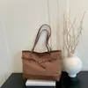 Bolso tote monograma vintage aprobado por influencers con correa decorativa de cuero, simple y versátil para viajes y almacenamiento