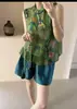 2026 Gola Alta Novo Estilo Chinês Botões Irregulares Patchwork de Renda Estampada Colete Sem Mangas Franzido Camisa Top Feminino