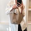 Bolsa de Design de Nicho Feminina 2023 Nova Popular Bolsa de Mão Estilosa Versátil Portátil Bolsa Saco