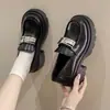 Mocassins femininos que aumentam a altura, novo modelo da primavera de 2026, sapatos de couro de sola grossa genuínos, sapatos de couro slip-on estilo britânico retrô