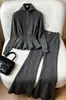 Conjunto de Suéter Cardigan Gris Oscuro de Alta Gama Juvenil y Elegante y Pantalón de Pierna Ancha para Mujer, Más Vendido en Invierno 2025