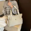 Bolsa Tote Plissada Casual Grande Capacidade Bolsa de Ombro de Nylon Simples para o Dia a Dia Bolsa Feminina Estilo Preguiçoso Bolsa com Cordão Atacado