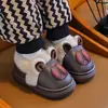 Sapatos de algodão infantis para meninos, superfície de couro, impermeáveis, pelúcia grossa, quentes, design de desenho animado, sapatos de algodão com calcanhar fechado, em estoque, disponíveis para dropshipping