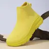 Nuevos zapatos de hombre para verano, zapatillas slip-on de punto fly transpirables, zapatos calcetín negros ligeros, zapatillas de correr de malla casual para hombre