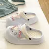 Desmontables y Transpirables2026 Nuevos Zuecos de Eva, Esencial de Verano Versátiles para DIY Reductores de Edad Zapatillas de Punta Cerrada