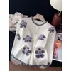 Suéter cardigan de tricô macio com bordado floral tridimensional dopamina e gola redonda para mulheres, estiloso e rejuvenescedor para outono e inverno