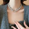 Collar de perlas con forma de bola de rayas irregulares, ligero, lujoso, estilo moderno, cadena de clavícula distintiva, collar de alta gama para otoño e invierno para mujer.