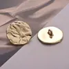 Estilo Minimalista de Gama Alta Redondo Plisado Aleación Metálica Abrigo Suéter Camisa Chaqueta Lana Versátil Botones Cosidos a Mano