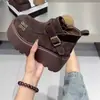 2026 Tendencia Otoño Estilo Caliente Zapatos Versátiles Botines de Suela Gruesa para Mujer Correa con Hebilla Metálica Que Aumentan la Altura para Personas Bajas Botas de Moda Botines