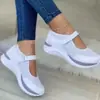 Zapatos casuales nuevos transfronterizos para mujer, primavera y verano 2021, nuevos zapatos deportivos informales de cuña con velcro y talla grande para mujer.