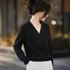 Suéter de punto con cuello en V cruzado y manga larga que acentúa la clavícula, simple y estilizado, versátil para primavera y otoño, estilo elegante y relajado para mujer