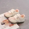 Tênis Esportivo Infantil Estilo Coreano 2026 Bolinhas Primavera e Outono Tendência Novos Tênis de Corrida para Meninos Sapatos Infantis Modernos com Solado Macio
