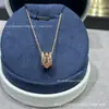 Aretes de oro de 18 quilates de Fred incrustados con diamantes con diseño de nudo doble y elegante collar con borla en forma de pera, un toque de lujo y moda