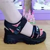 Sandalias Deportivas para Mujer 2026 Nuevo Verano Suela Gruesa Casual Aumentadoras de Altura Tacón de Cuña Velcro Moda Exterior Zapatos de Playa para Mujer