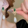 Pendientes medievales vintage con diseño de flor de aguja plateada y diseño de gota, pendientes creativos de estilo palaciego retro francés.