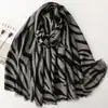 Lenços estampados de zebra retrô europeus e americanos, multicoloridos, com listras contrastantes, lenços longos de seda, acessórios versáteis para outono e inverno, e fornecimento transfronteiriço