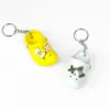 Llavero de Zapatos de Cueva Caliente Transfronterizos Mini Dibujo Animado Zapatitos Pequeños Llavero de Coche Colgante para Pareja Regalos Venta al por Mayor