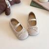Sapatos de Couro para Meninas 2026 Nova Coleção Primavera/Verão Sapatinhos de Princesa com Laço Mocassins de Solado Macio Sapatos de Tecido Sapatinhos de Bebê