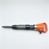A marreta pneumática de mineração é flexível na operação, possui uma estrutura corporal robusta e é resistente a impactos, adequada para projetos de mineração e britagem de concreto.