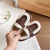 Zapatos de algodón forrados de felpa para niña, nueva colección otoño/invierno 2026, zapatos cálidos y esponjosos para niños, zapatos versátiles para bebé, zapatos estilo Birkenstock y zapatos sin cordones