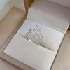 Anillo de Mariposa Pequeña Geométrico con Incrustaciones de Zircón Estilo Coreano para Mujer, Anillo de Dedo Versátil de Gama Alta Minimalista de Lujo Ligero Estilo Nicho