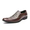 Novos mocassins de bico fino da moda europeia e americana, sapatos masculinos de couro slip-on de tamanho grande, sapatos preguiçosos slip-on para todas as estações