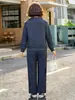 Traje casual de moda de otoño para madres de mediana edad y mayores, nuevo conjunto elegante de dos piezas que reduce la edad con una sudadera de cuello vuelto, ropa elegante para mujer