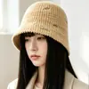 Sombrero de pescador de punto desgastado de otoño e invierno para mujer, adelgazante, versátil, sombrero de lana hecho a mano, moderno sombrero de cubo a rayas retro