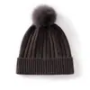 Touca feminina de tricô com pontos pequenos, cor sólida, de cashmere, quente, com design estiloso e versátil, perfeita para o trajeto diário, com pompom e um novo estilo outono/inverno.