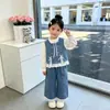 Conjunto de Ropa de Otoño para Niñas 2026 Nuevo Elegante Ropa de Mezclilla para Niños Conjunto de Tres Piezas Chaleco de Manga Larga Primavera y Otoño Bebé