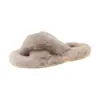 Chinelos peludos estilo fada com tiras cruzadas para mulheres, novos chinelos de algodão felpudo para casa de bico aberto com sola grossa para outono e inverno