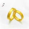 El nuevo anillo de pareja clásico de herencia a largo plazo no se desvanece, amor moral simple que el oro