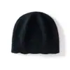 Venta al por mayor transfronteriza de gorros de cachemir de primera calidad para mujer, gorros de punto simples y modernos de doble capa engrosada, gorros cálidos para proteger las orejas, gorros para cubrir la cabeza
