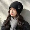 2026 Nuevo Gorro de Punto Coreano Versátil en Forma de Corazón para Mujer, Cortavientos, Moderno Headwrap de Estilo Callejero