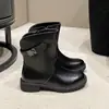 Moda 2026 Outono/Inverno Nova Moda Botas de Cano Curto com Salto Grosso Femininas Salto Grosso Meio da Panturrilha Tamanho Grande Versátil Botas de Couro Femininas Estilo Dr. Martens