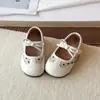 Sapatos de Princesa da Moda para Meninas Primavera Verão 2026 Novo Estilo Solado Macio Sapatos Mary Jane de Bolinhas Sapatos Individuais Para Meninas Bico Fechado Sapatos de Couro