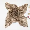 Novo Lenço Quadrado Médio de Chiffon Estampa de Leopardo Lenço de Seda Imitada Lenço Pequeno Lenço Decorativo Europeu e Americano Lenço Profissional Lenço Transfronteiriço