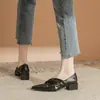 635-9 Zapatos de una sola capa con punta, huecos y plisados de correa cruzada para mujer, retro, de cuña, pequeños de cuero, lujo ligero, elegantes
