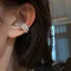 Pinzas para Oreja sin Perforación Flor en Forma de C de Circonita, Lujo Ligero, Brazaletes para Oreja Exquisitos y de Alta Gama, Moda de Nicho, Pendientes Elegantes y con Estilo para Mujer