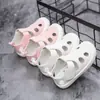 Sandalias infantiles 2024 Velcro para bebés niños y niñas suela suave punta cerrada zapatos con agujeros cuero hueco transpirable sandalias