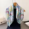 Bufanda de Imitación Seda Estampado de Conejo Blanco Floral Chal de Alta Gama Bufanda Versátil para Cuello Pañuelo para la Cabeza Bufanda para Mujer