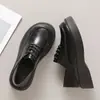 Sapatos femininos de couro com sola grossa, estilo britânico, nova coleção outono 2026, bico redondo, preto retrô, sola plataforma, mocassins antiderrapantes