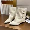 Botines de Cuña con Punta Blanca Otoño/Invierno 2026 Nuevos Botas Calentadoras de Pierna con Hebilla de Cuero para Mujer Botas de Moda Versátiles Botas Adelgazantes