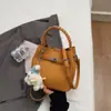 Bolsas Femininas Modernas Transfronteiriças 2026 Nova Bolsa Transversal Super Popular Versátil para Trabalho e Deslocamento Bolsa de Mão Retrô Bolsa Saco