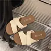 Sandálias de Tira Cruzada com Biqueira Aberta Estilo Coreano para Mulheres 2026 Novo Estilo de Verão Chinelos Slip-On Casuais Chinelos de Praia Retrô