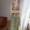 Nuevo Vestido de Satén con Escote en V para Mujer Primavera/Verano 2026, Sin Mangas, Bloque de Color, Cintura con Lazo, Corte Holgado, Versátil Vestido de Longitud Media de Corte A