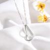 Collar Carlene S925 de plata con forma de corazón para mujer, diseño de nicho que combina con todo, cadena de clavícula de lujo ligera y colgante de amor.