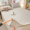 Fresco y simple, adecuado tanto para invierno como para verano, juego de tres piezas de alfombrilla refrigerante de tela gruesa 100% algodón Clase A, colcha acolchada suave para aire acondicionado de verano