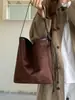 Bolsa de camurça estilo despojado, grande capacidade, nova coleção outono 2026, bolsa tote casual retrô, bolsa de ombro única