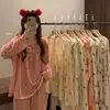 Pijama de Primavera y Otoño para Mujer, Estilo Coreano Oso Cereza Dulce Conjunto de Dos Piezas, Estilo Holgado y Perezoso, Ropa para Casa, Exclusivo Transfronterizo, Se Puede Usar Afuera